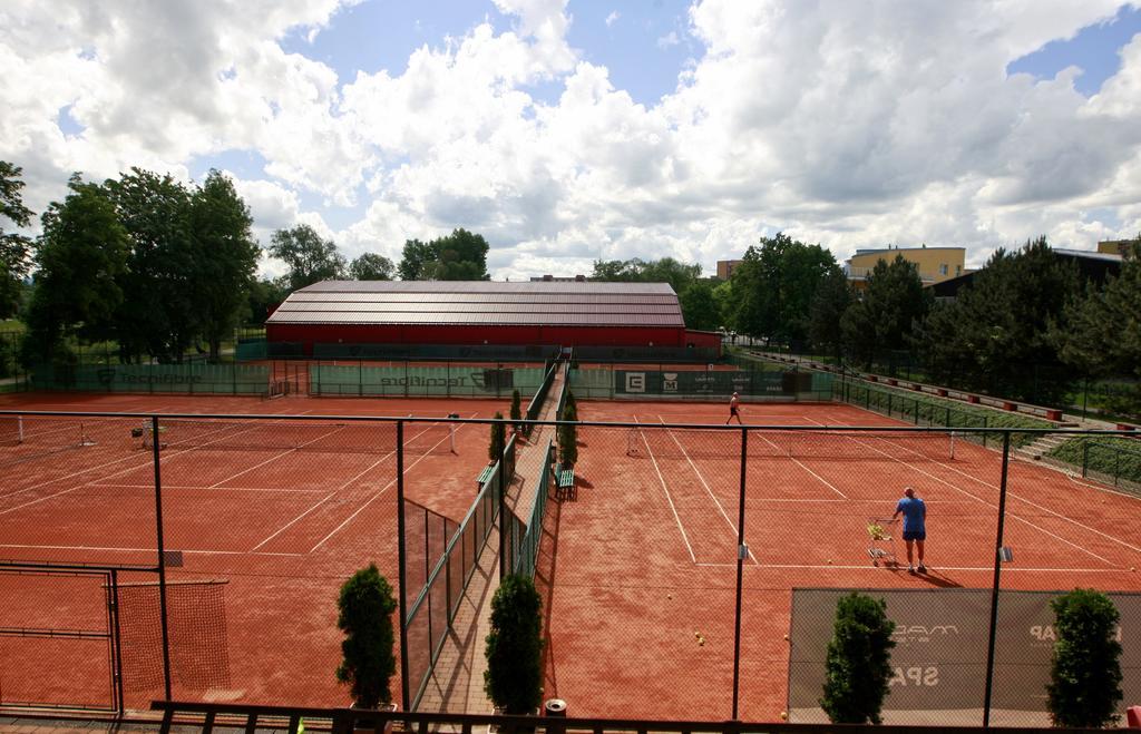 Penzion Prestige Tennis Park Hotel Frydek-Mistek Exterior photo